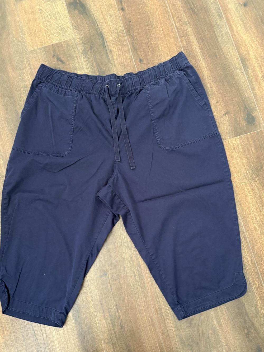 Lane Bryant Navy pull on Drawstring Capris Size 28